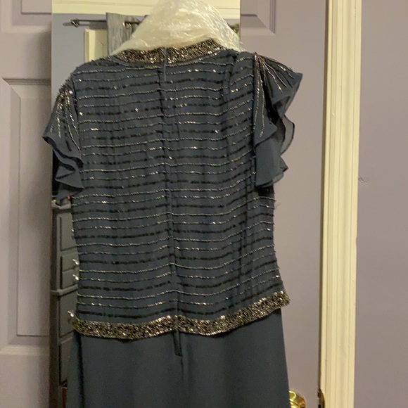 Formal dress - Picture 3 of 4